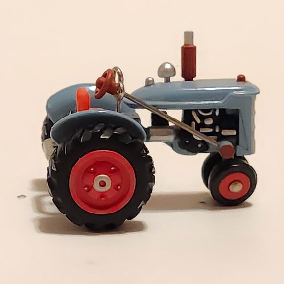 2003 Antique Tractors Miniature Collector's Series 7th in a Series Mini Tractor - Picture 4 of 10